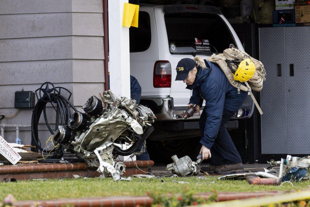 Coroner Names 4 Killed in House in California Plane Crash