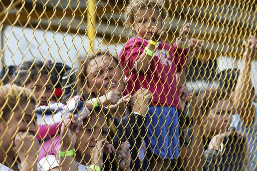 Border Patrol Rescues 5 in Texas Near Where Caravan Waits