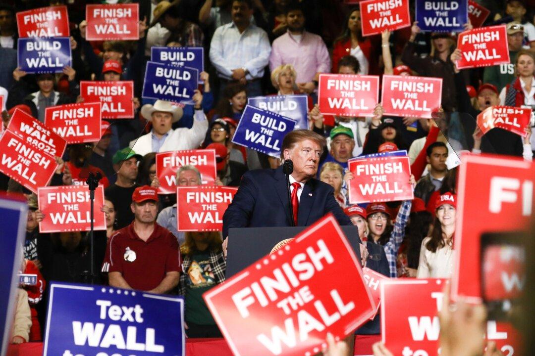Trump Jabs at Beto O’Rourke for Smaller Rally Size