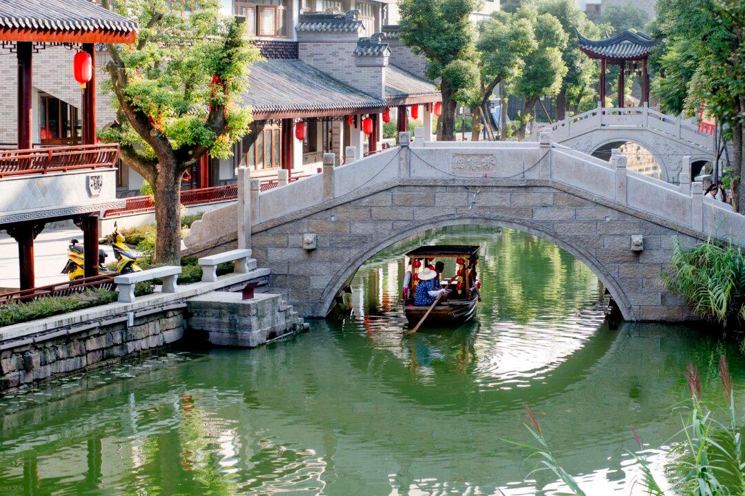 Ancient Town Mimicking Scenery of Famous Chinese Novel Becomes Ghost City