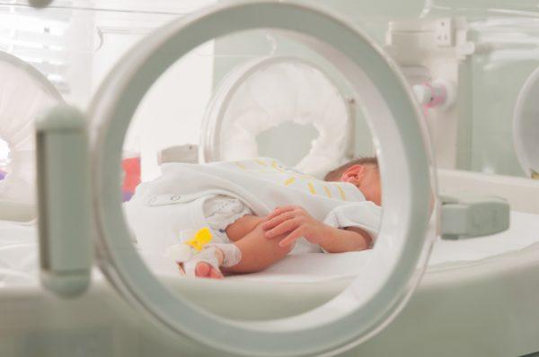 Illustration - Shutterstock | <a href="https://www.shutterstock.com/image-photo/newborn-baby-hospital-613306463">diyanski</a>