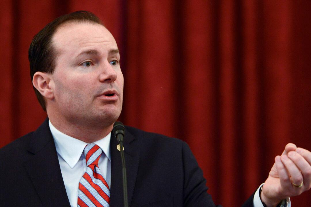 US Sen. Lee Seeks to Measure Cost of Elderly’s Decaying Social Links