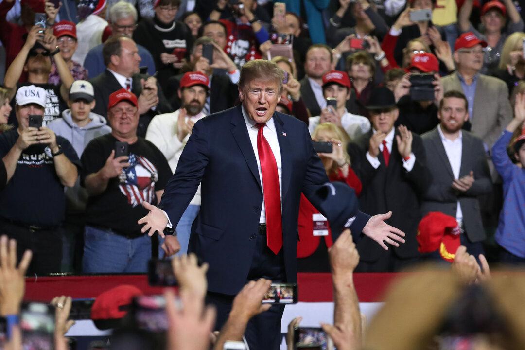 Polls: Hispanic Support for President Trump Reaches 50 Percent