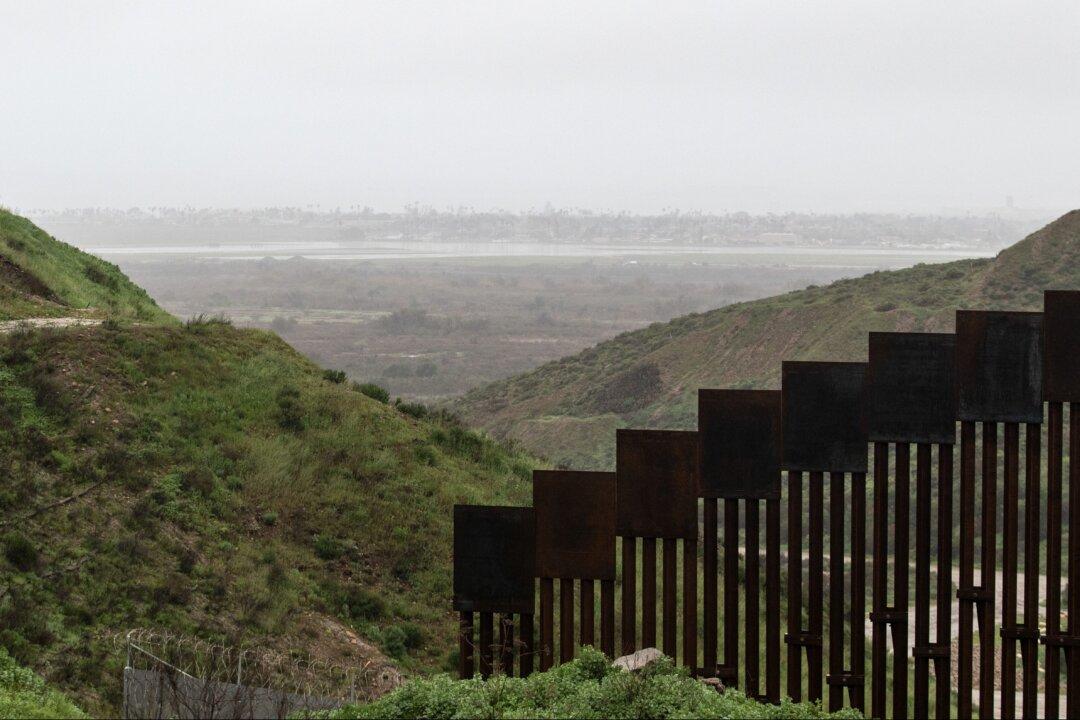 House Republicans on Border Tour Learn How Smugglers Recycle Immigrant Children