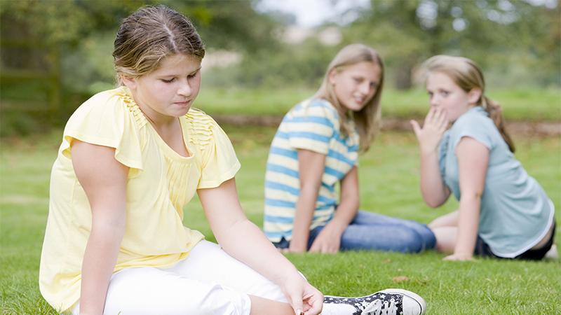 Social Experiment Reveals Bystanders’ Reactions When 2 Girls Are Bullying Another Girl