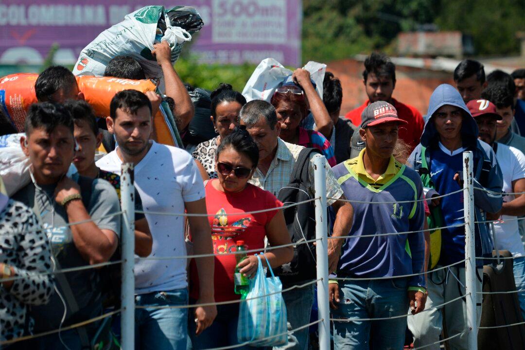 US Military Planes Deliver More Aid to Colombia-Venezuela Border