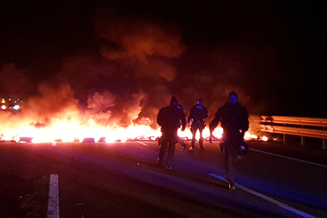 Catalan Protesters Burn Tires, Clash With Police