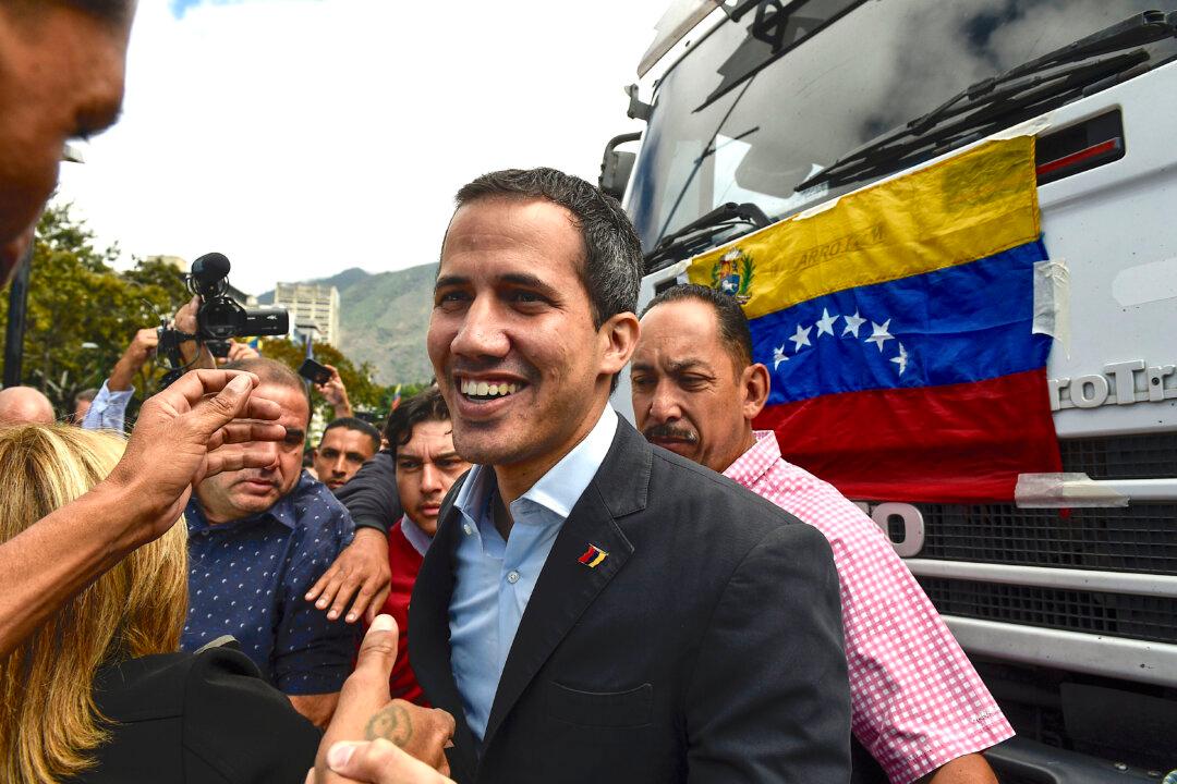 Venezuela’s Guaidó Heads to Border as Maduro Threatens to Close It