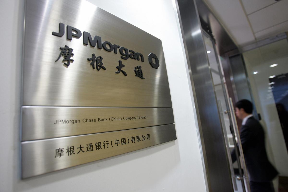 Fed Permanently Bars Former JPMorgan Banker Over China Hiring Scandal