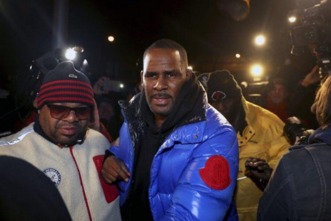 Lawyer Enters Not Guilty Plea for R. Kelly in Sex Abuse Case