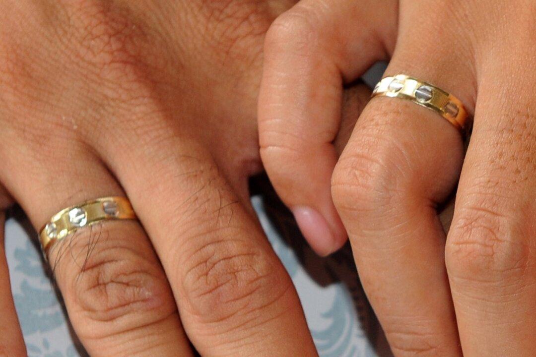 Couple Dies One Day Apart After 70 Years of Marriage