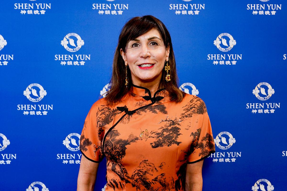 Executive Coach Astounded by Shen Yun Dancers’ Energy