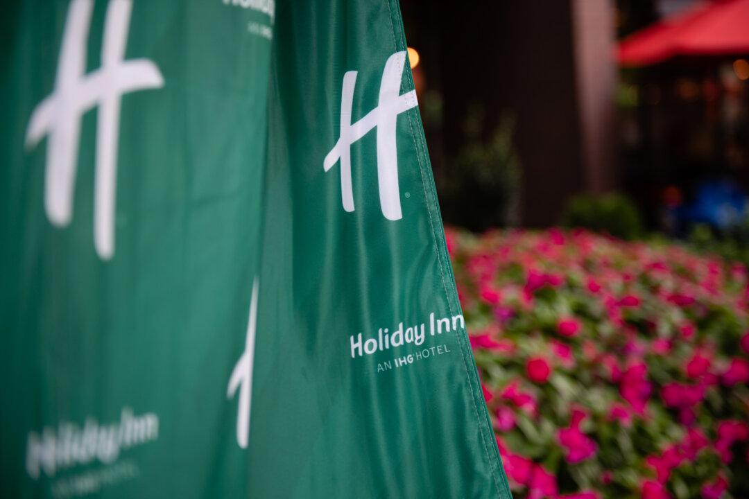 Man Shares His Plan to Spend ‘Golden Years’ in Holiday Inn Instead of Nursing Home