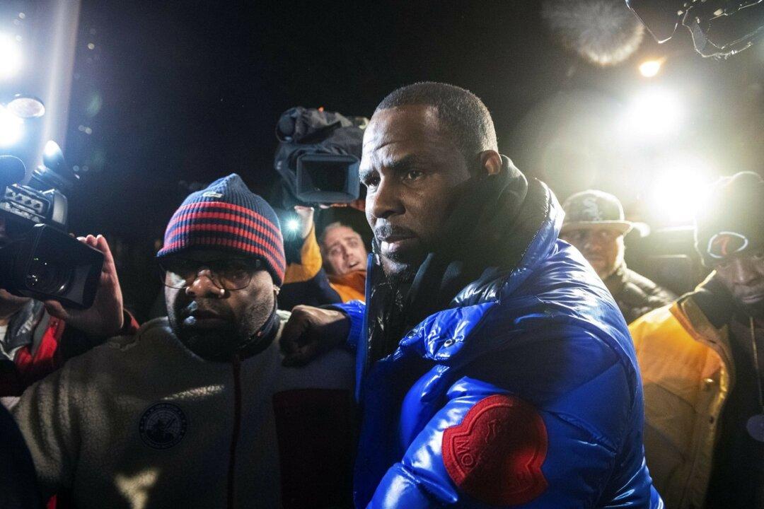 Lawyer: Arrangements Being Made to Pay R. Kelly’s $100K Bail