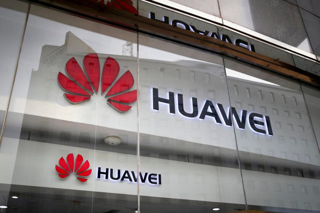 US-China Battle Over Huawei Comes to Head at Tech Trade Show