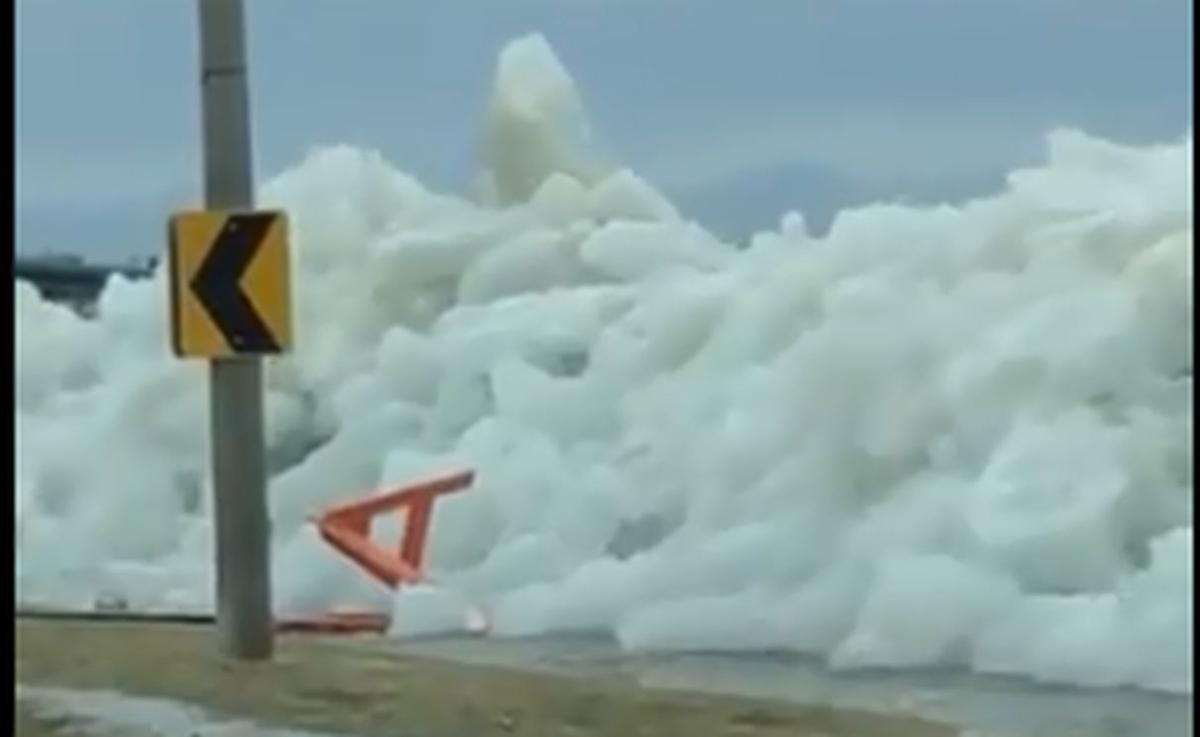 High Winds Create ‘Ice Tsunami’ in New York: Videos