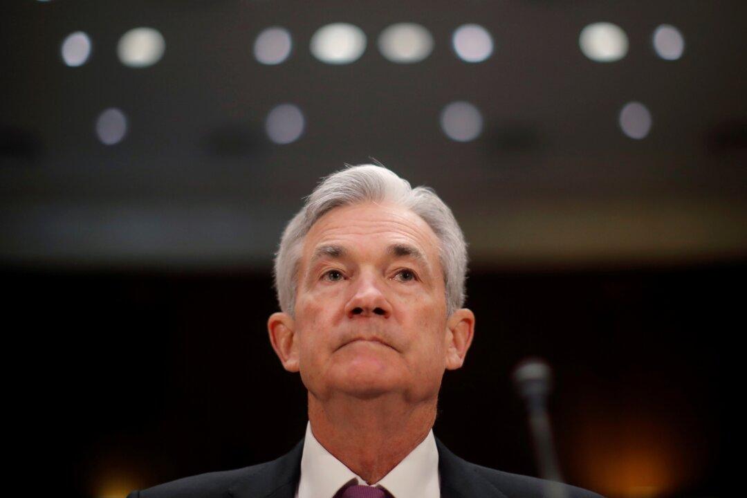 Fed’s Powell Says ‘No Rush’ to Hike Rates in ‘Solid’ but Slowing Economy