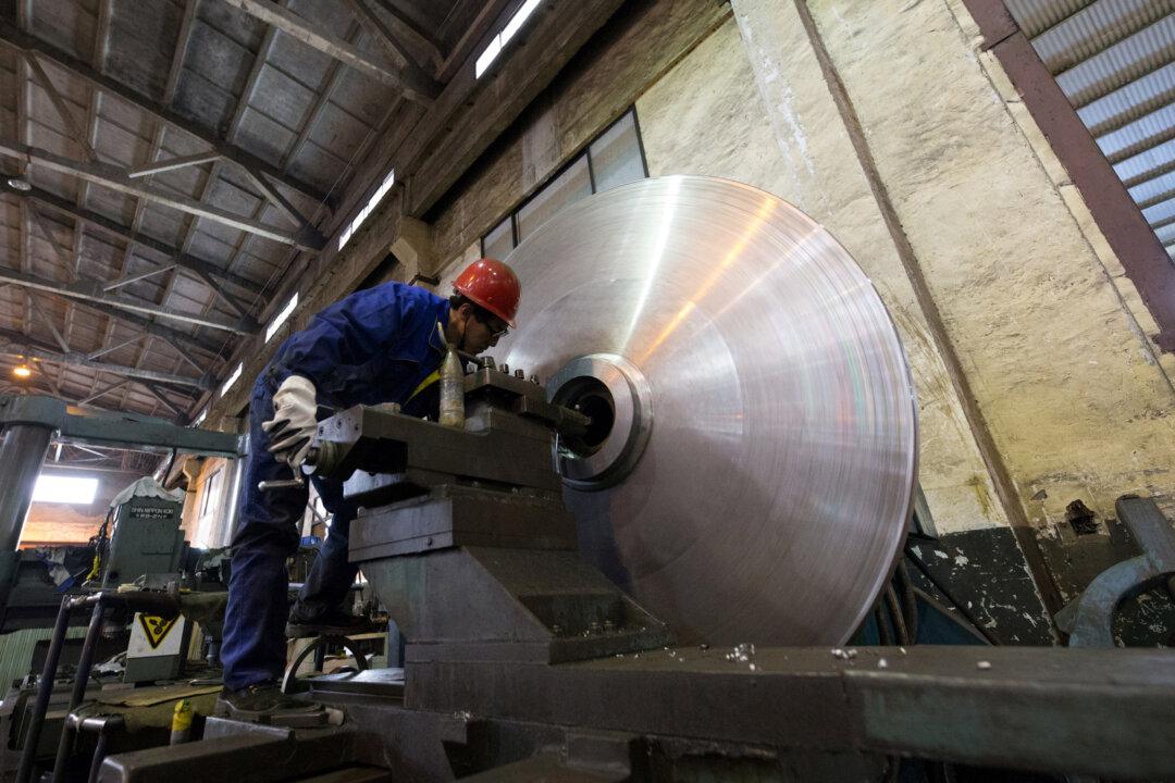 China February Factory Activity Shrinks to 3-Year Low; Export Orders Worst in a Decade