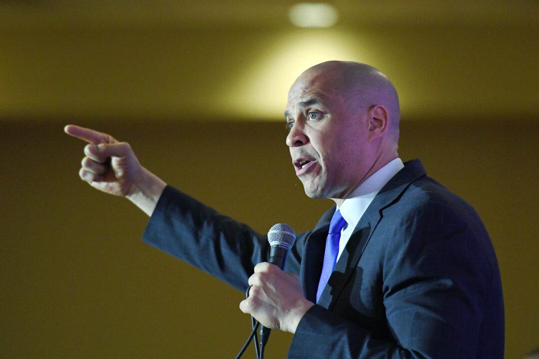 Actress Rosario Dawson Clarifies that She is Endorsing Cory Booker in the 2020 Presidential Race