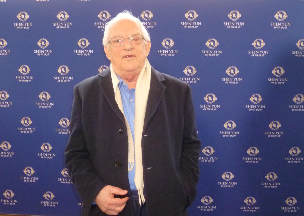 Former Diplomat Encourages People to See Shen Yun