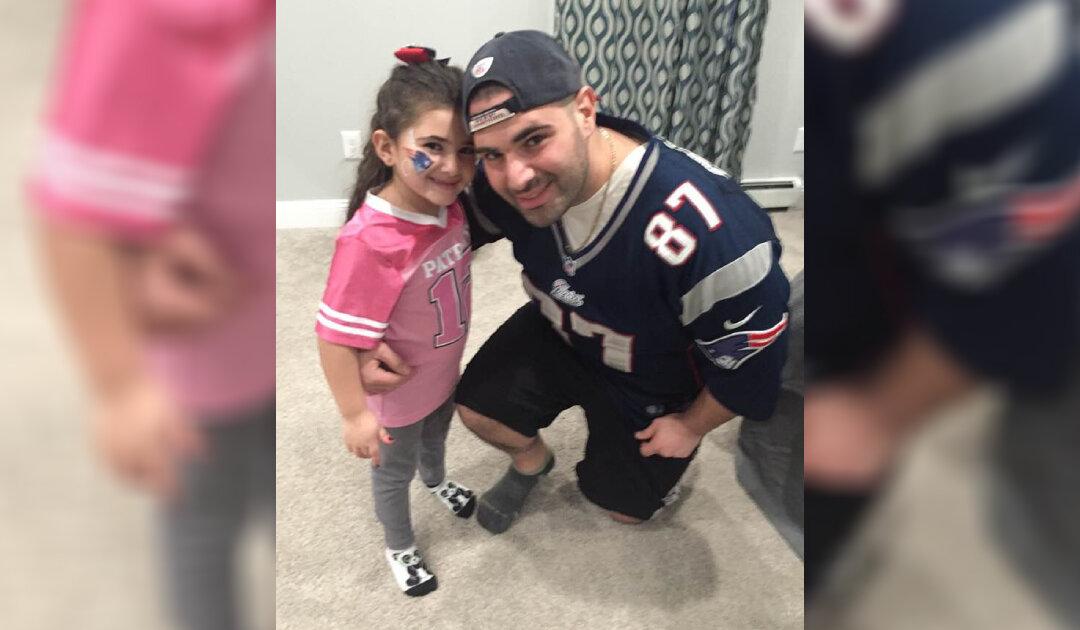 Dad’s Impromptu Singing of Ave Maria at Disney World Wows Visitors