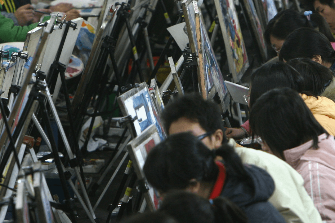 17-Year-Old Student Publicly Accuses Art Teacher of Sexually Abusing Her for Years