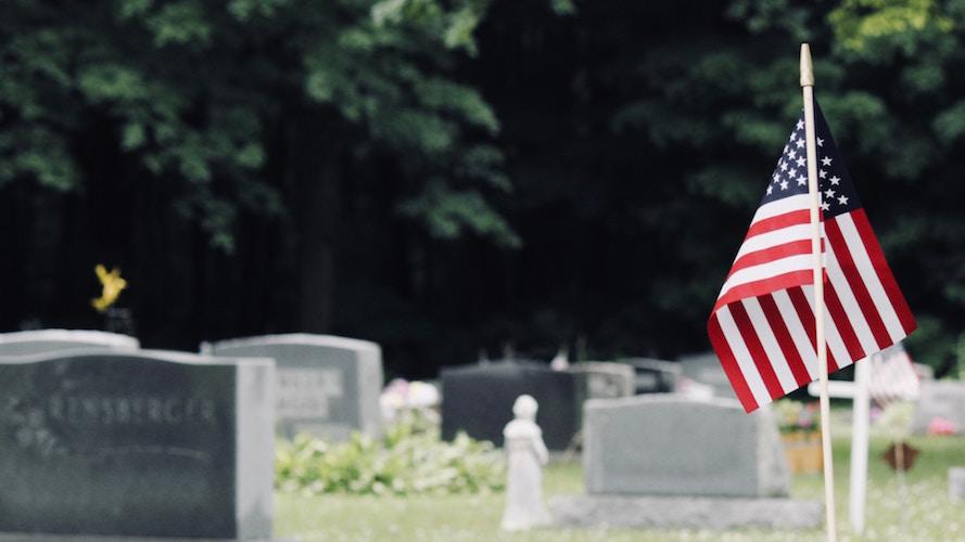 Air Force Veteran Had No Family to Bury Him, But Scores of Strangers Paid Respect