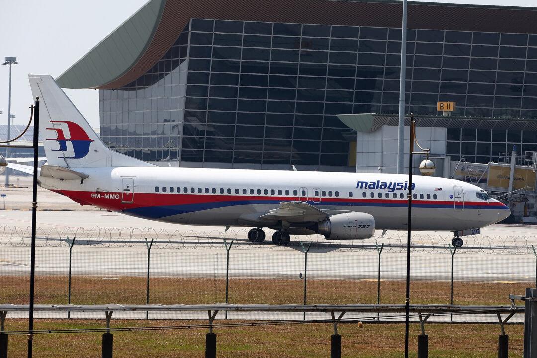 Malaysian Prime Minister Tells MH370 Family Member ‘We Intend to Continue’ Search