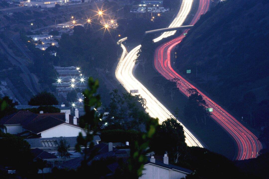 California Lawmaker Proposes Highway Lanes With No Speed Limit