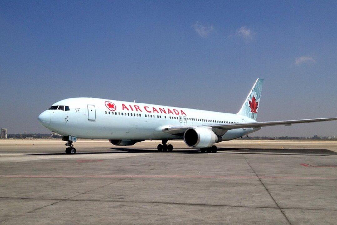 A Pilot Had Pizza Delivered to His Planeload of Passengers Who Were Stuck During a Snowstorm
