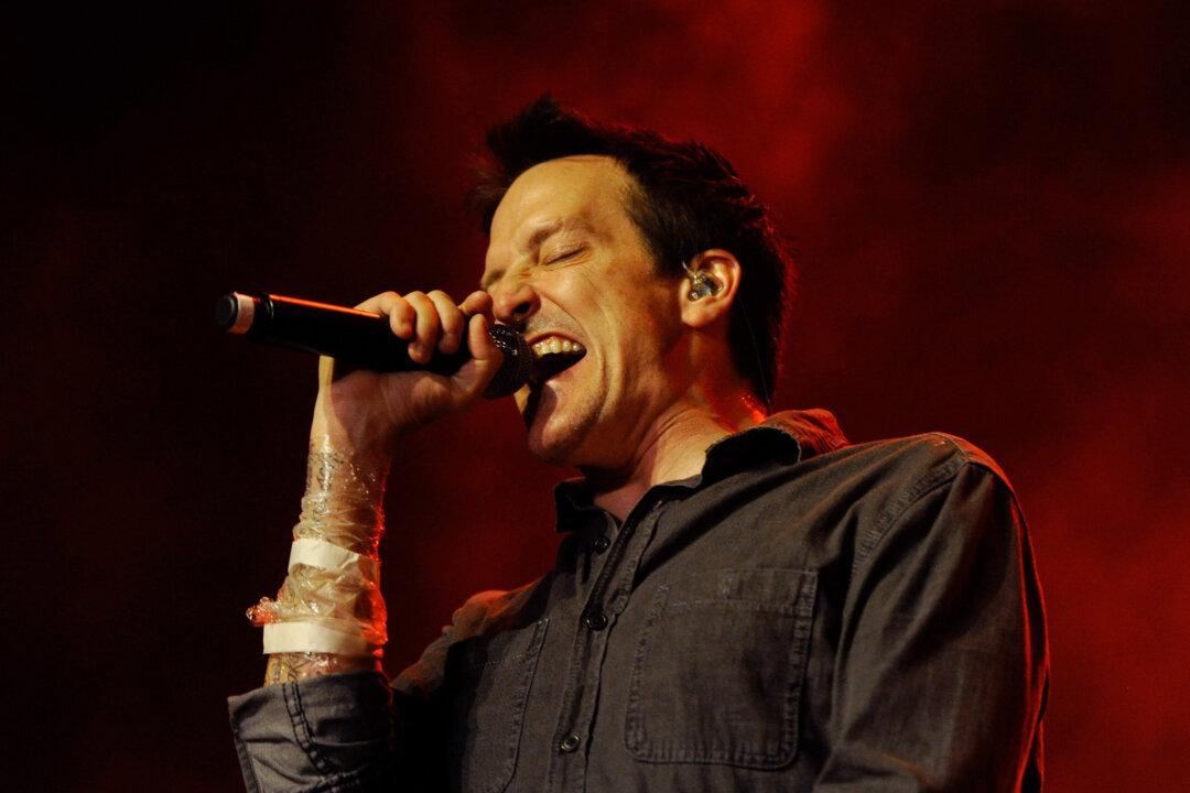 Texas Venue Cancels Filter’s Gig After Anti-Trump Post, Upside Down US Flag Image