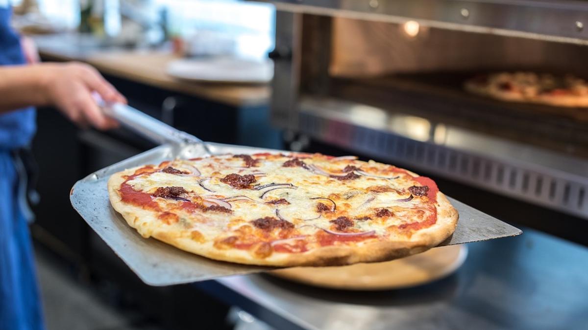 3 Pizza Shop Employees Hailed as Heroes After They Save Elderly Co-worker’s Life