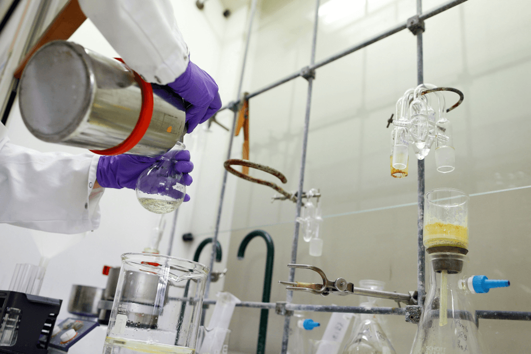 Harmful Chemicals Found in Daughter’s School Supplies, Father Dedicates 4 Years to Safety Tests