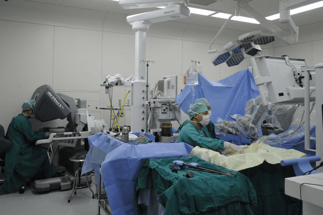 Nurse Threatened to Pull Patient Out of Operating Room if Hospital Fees Were Not Paid Right Away