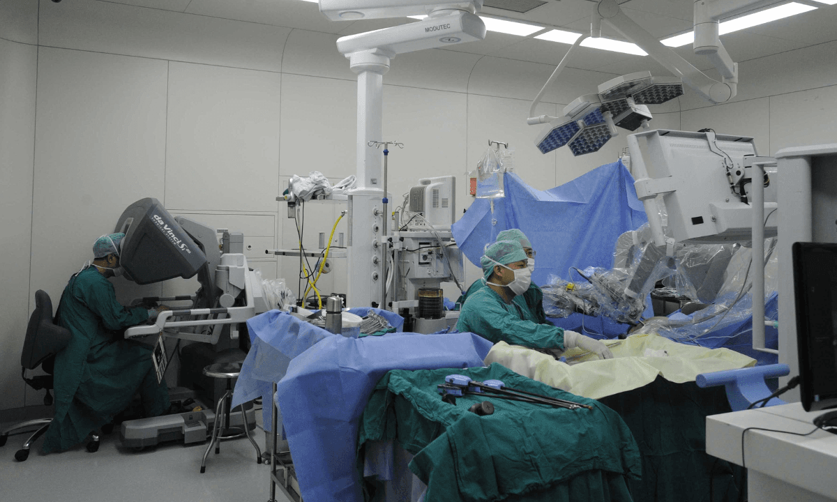 Nurse Threatened to Pull Patient Out of Operating Room if Hospital Fees Were Not Paid Right Away