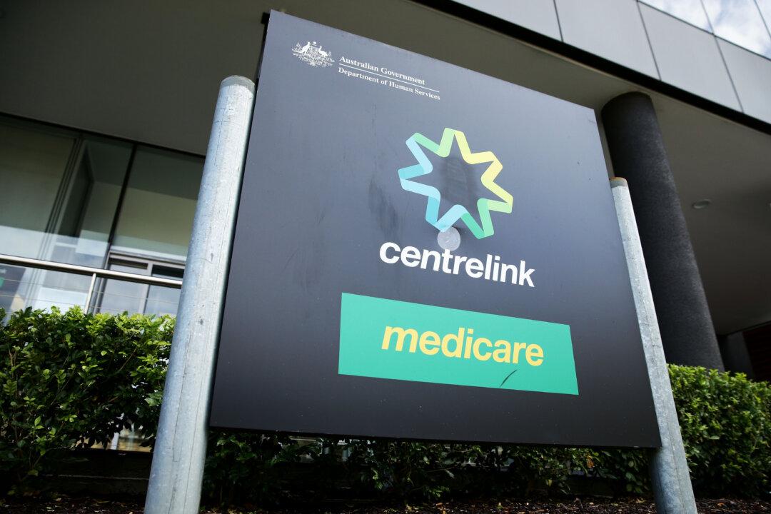 Centrelink Chases Thousands To Repay Debts