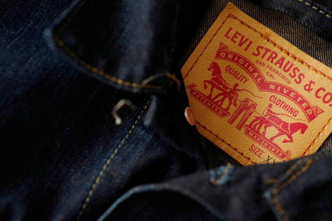 Levi Temporarily Halts Commercial Operations in Russia, Donating Thousands of Dollars to Ukraine