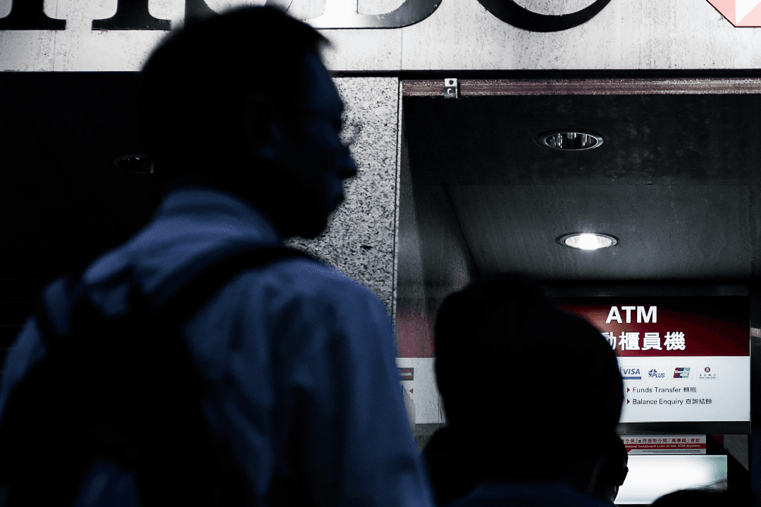 Thief Steals Money From Woman, Returns it When He Sees Her ATM Account is Empty