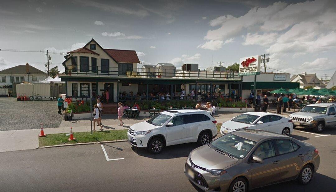 Waitress Blasts Customers Who Left Her ‘LOL’ Message on Their Bill