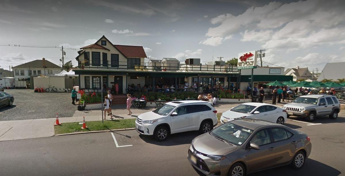 Waitress Blasts Customers Who Left Her ‘LOL’ Message on Their Bill