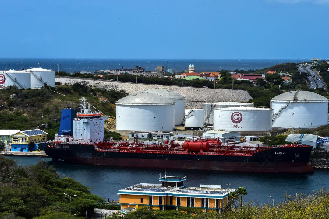 US Sanctions Russia-Based Bank for Aiding Venezuela’s State-Run Oil Firm