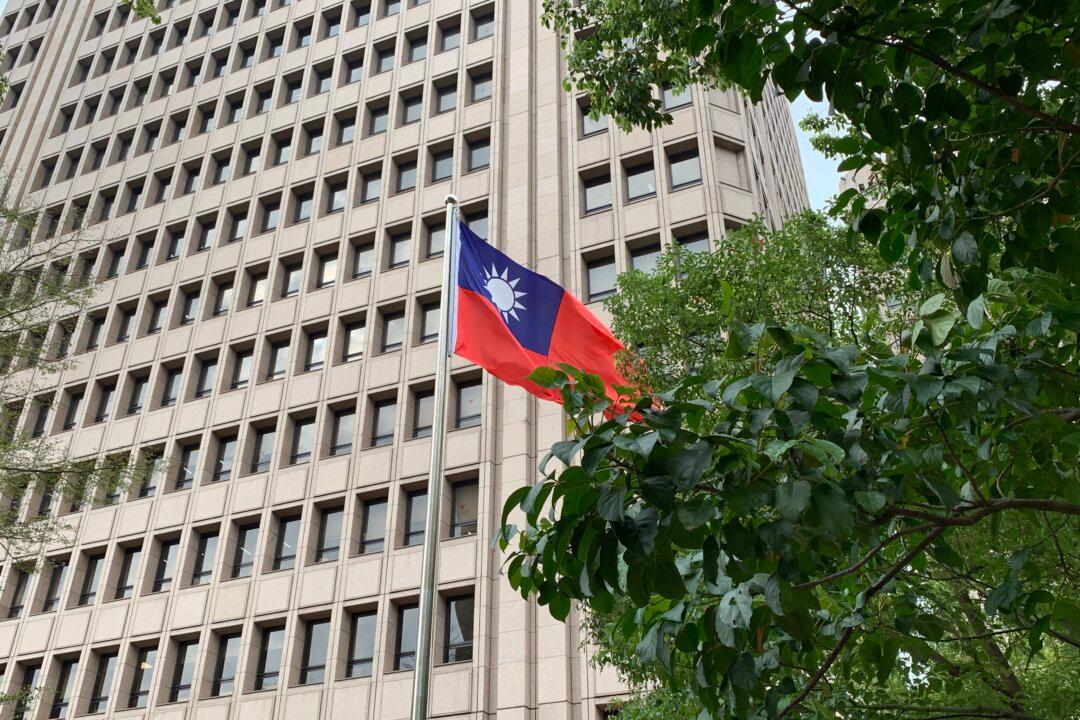 China Reportedly Recruiting Taiwanese Officials to Serve in Government