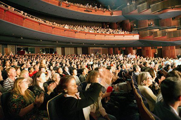 Queensland Offers $500,000 Grant for Individual, Freelance, and Contractor Artists