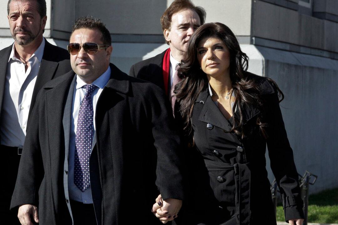 Husband of ‘Real Housewives’ Star Makes Last Ditch Effort to Avoid Deportation