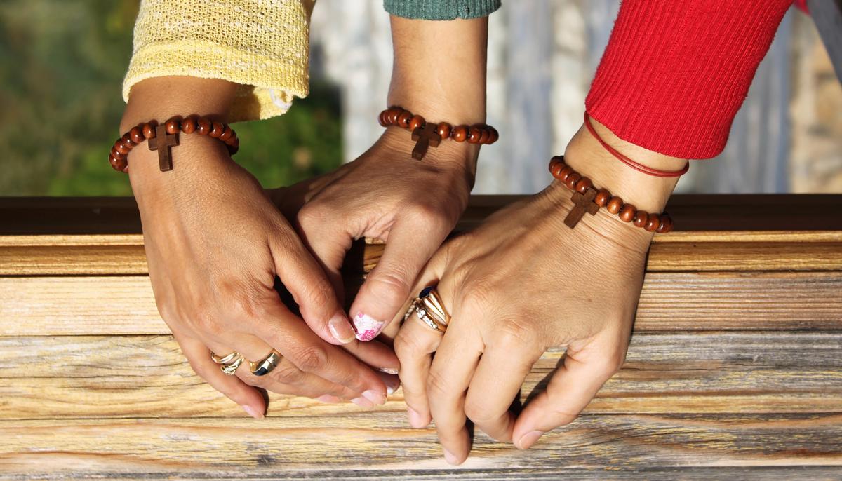 3 Sisters Who Were Pregnant Coincidently Within Weeks of Each Other Pose for Photoshoot