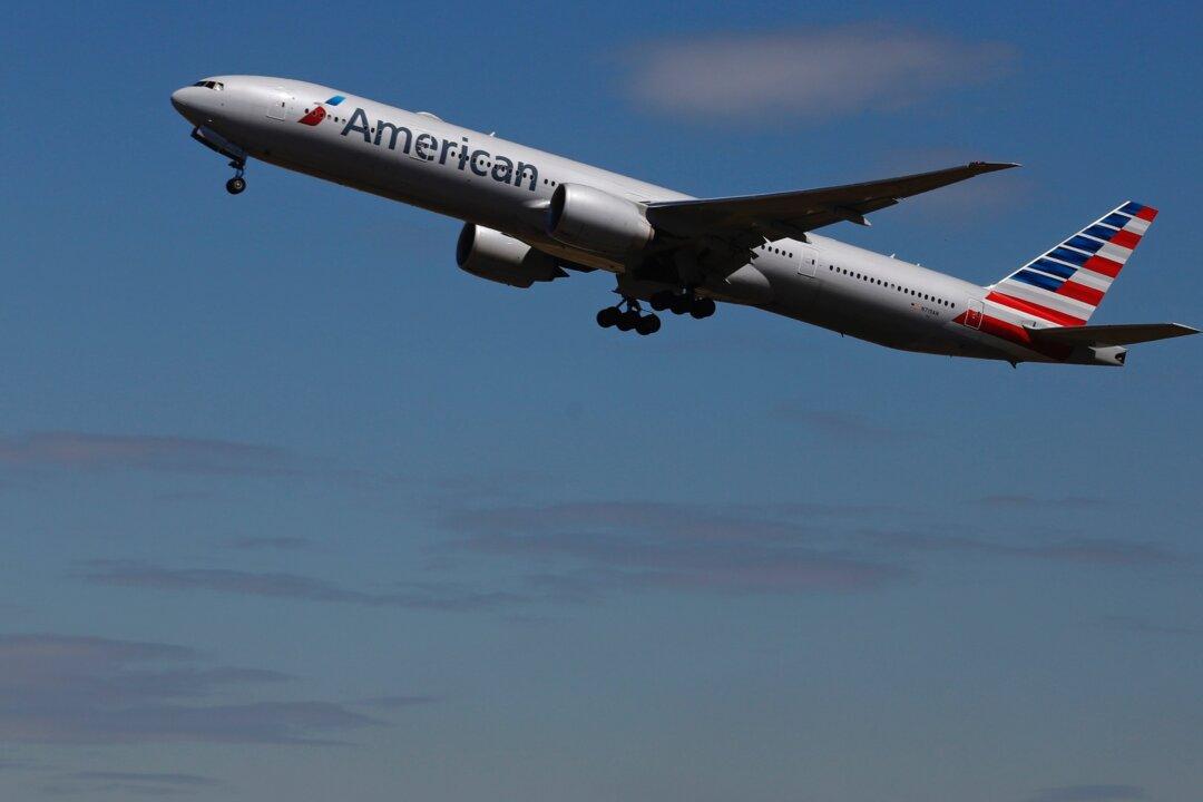 Retiring American Airlines Pilot Gives His Wings to Toddler With Down Syndrome to Honor Final Flight