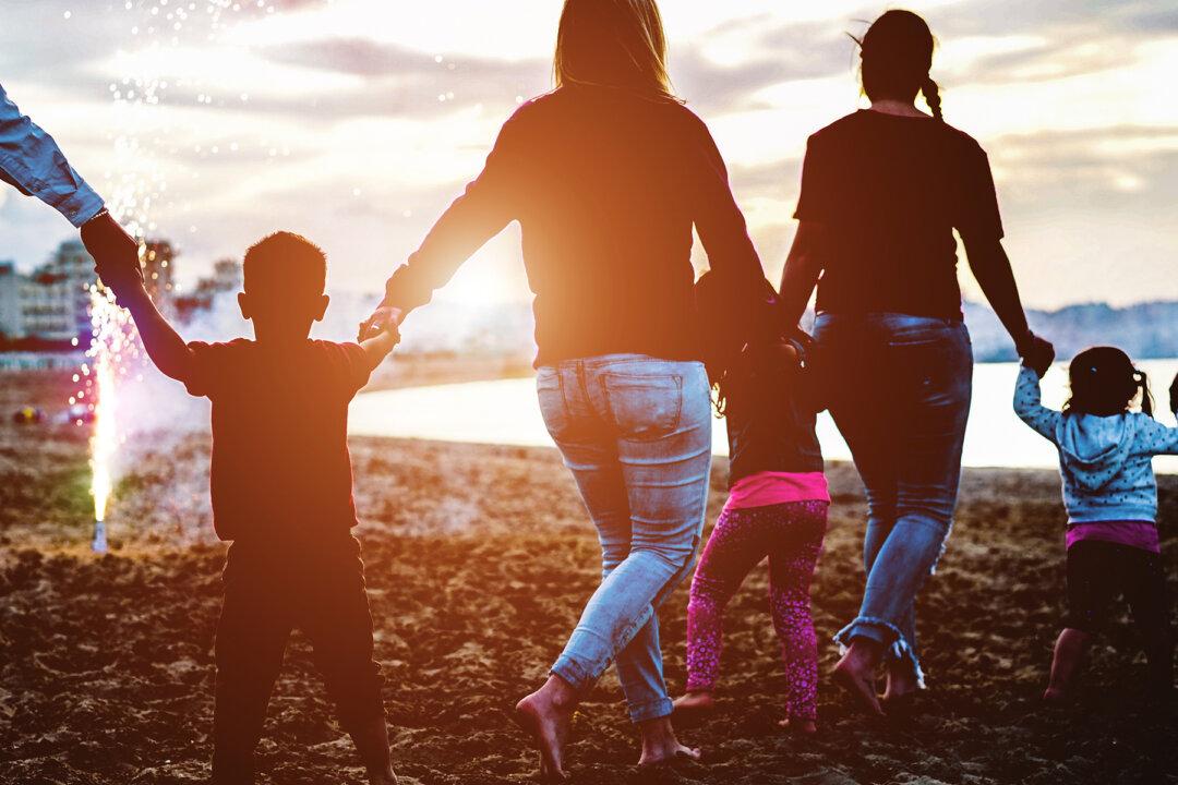 Stranger Gifts $10,000 to a Couple with 5 Kids After Learning They Adopted Another 4