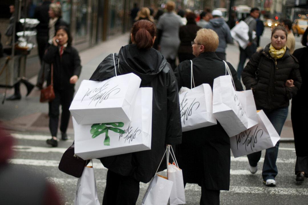 Americans Splurge on Holiday Shopping, Retail Sales Beat Expectations