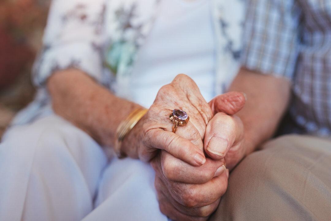 Elderly Couple Dies Holding Hands After 56 Years of Blissful Marriage
