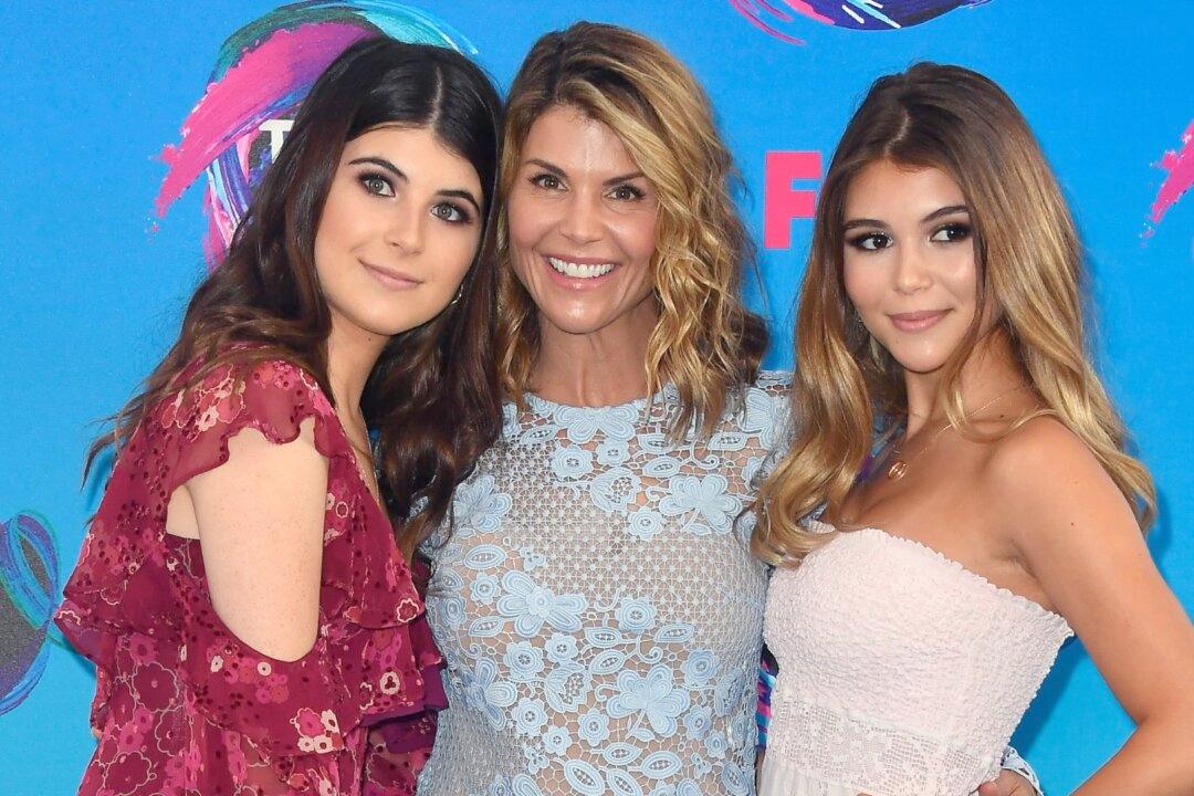 Lori Loughlin’s Daughter Isabella Giannulli Deletes Instagram After Parents’ Not Guilty Plea